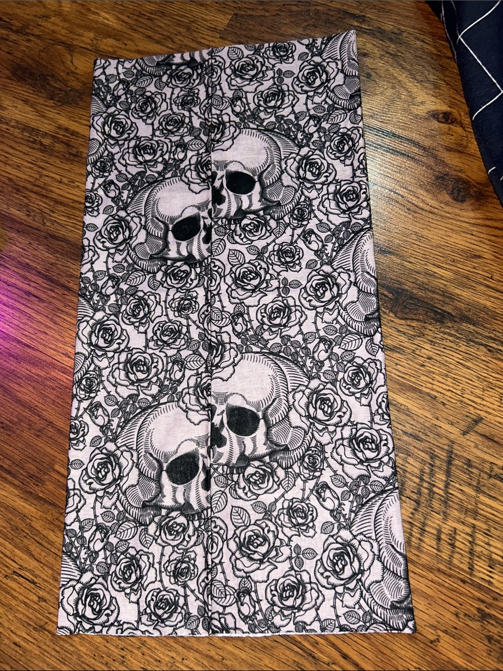 Skull & Rose Neck/Face Snood/Mask C1.RBk. - Picture 2 of 3